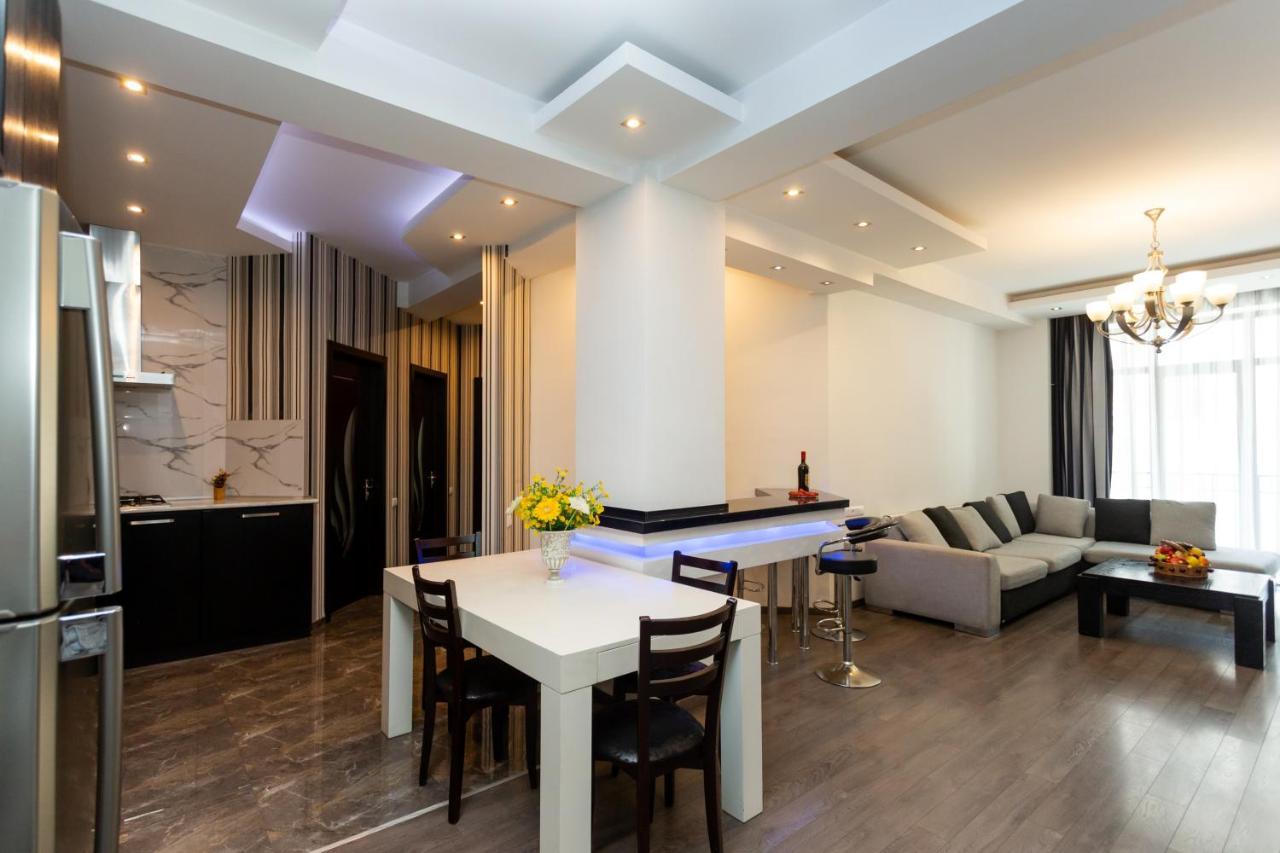 Two Bedroom Apartment In The City Center Tbiliszi Kültér fotó