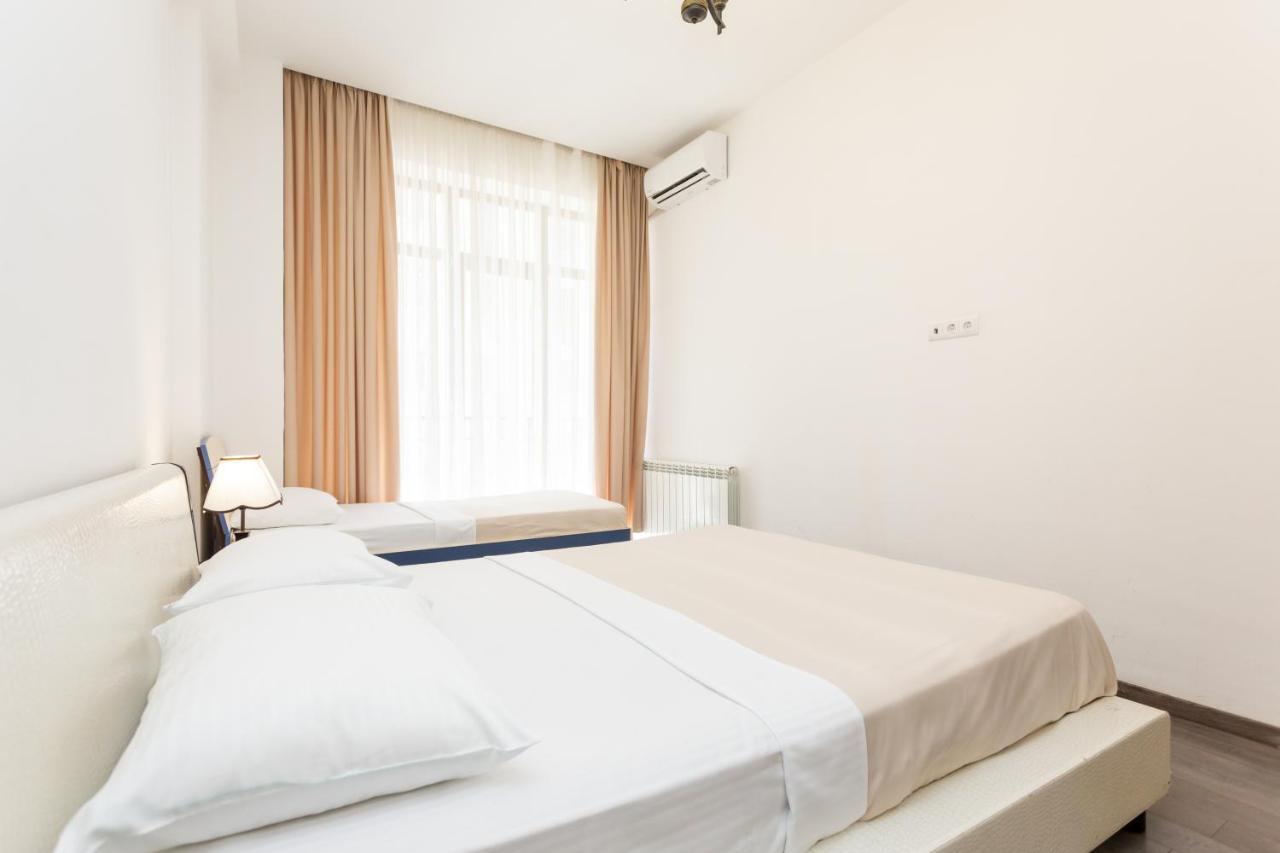 Two Bedroom Apartment In The City Center Tbiliszi Kültér fotó