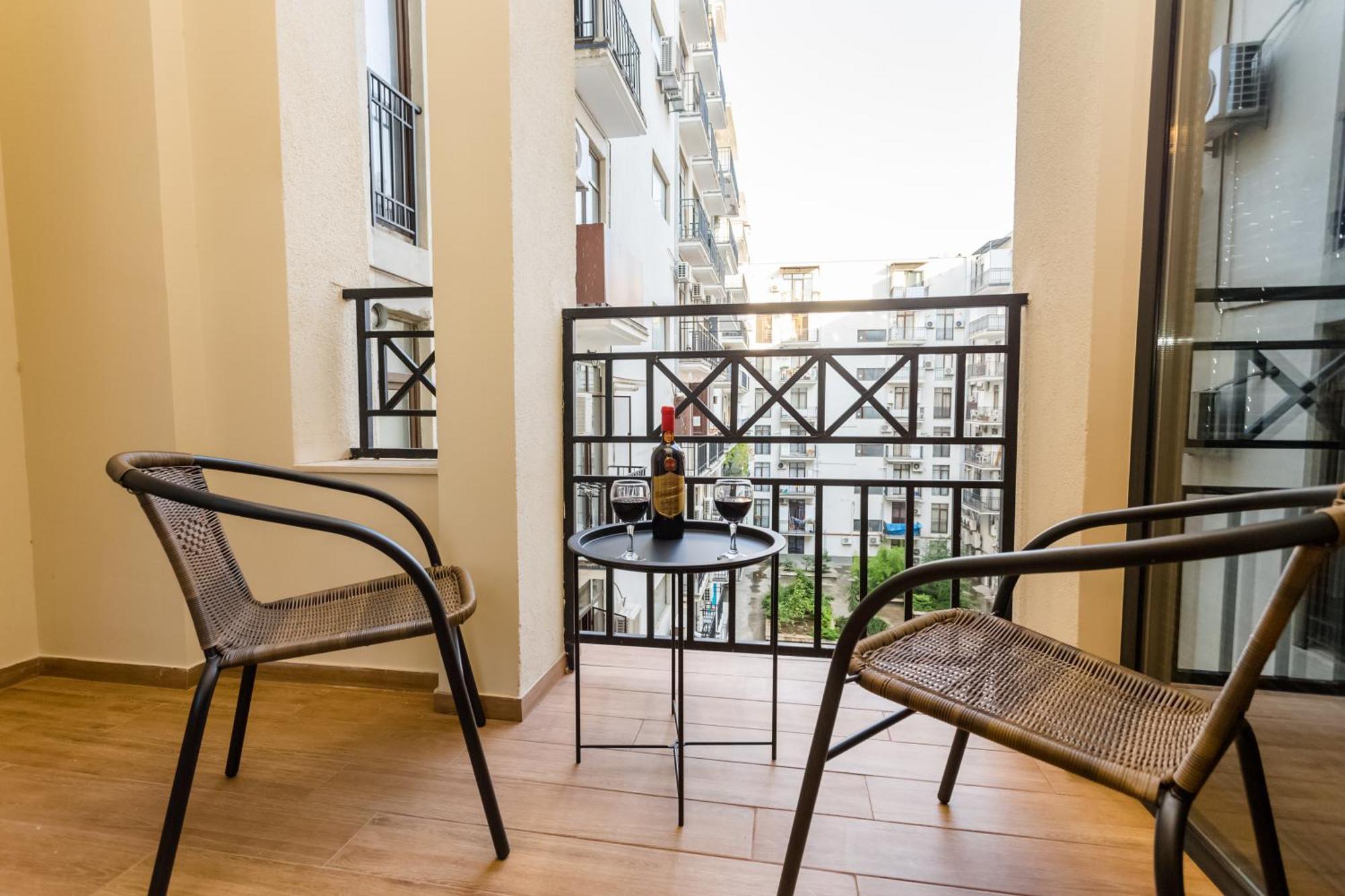 Two Bedroom Apartment In The City Center Tbiliszi Kültér fotó