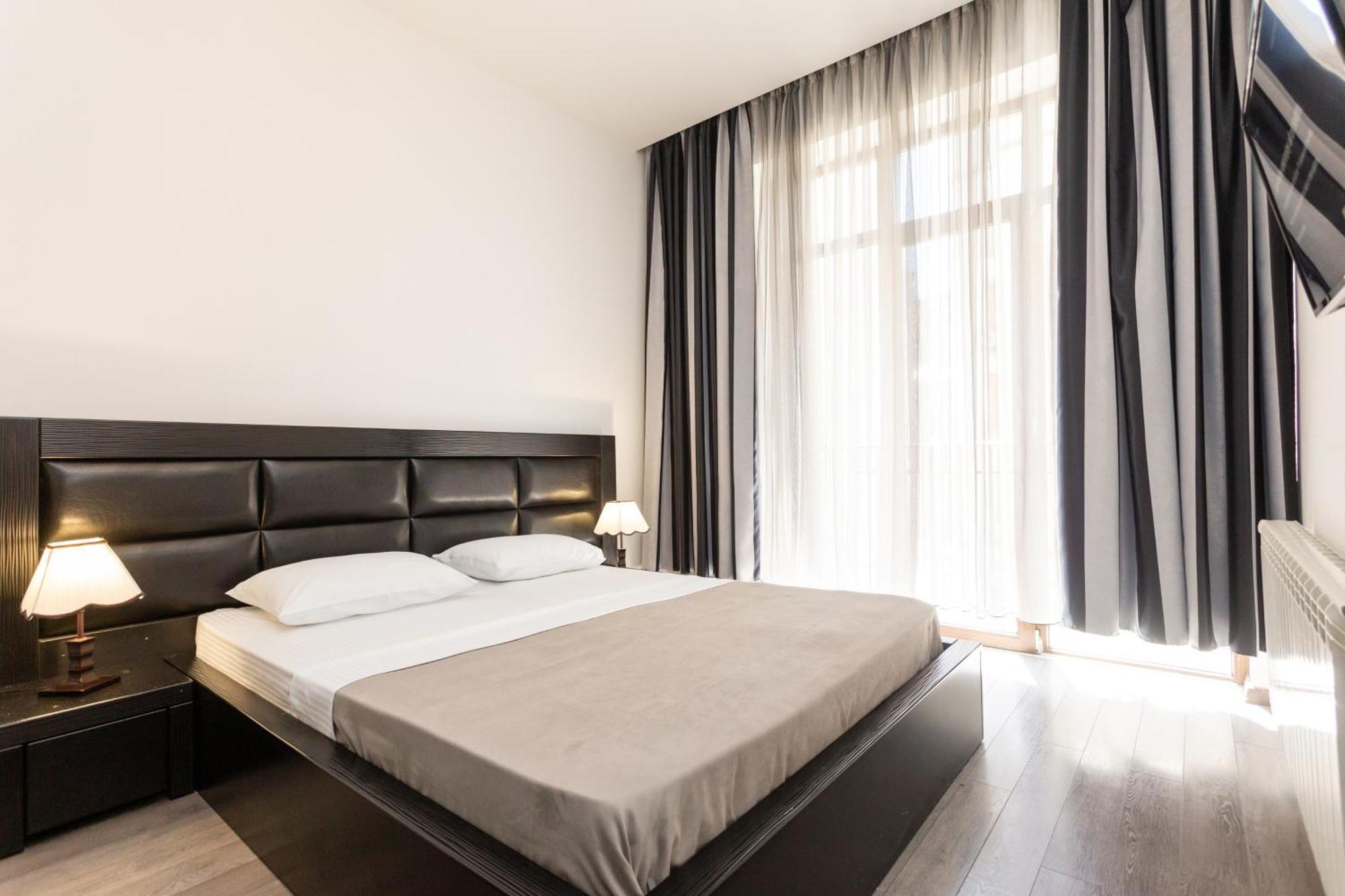 Two Bedroom Apartment In The City Center Tbiliszi Kültér fotó