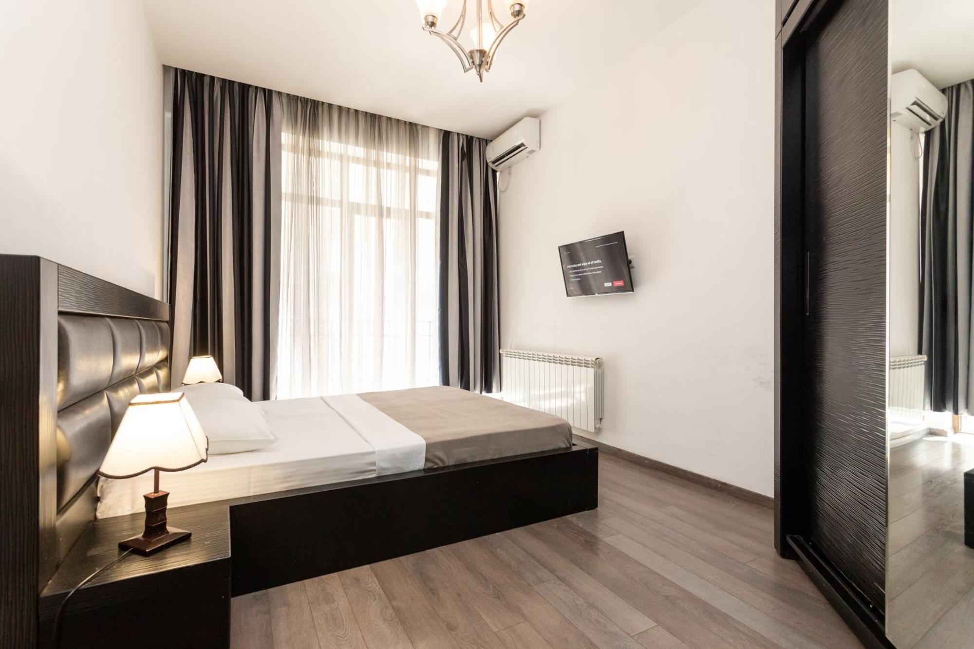 Two Bedroom Apartment In The City Center Tbiliszi Kültér fotó